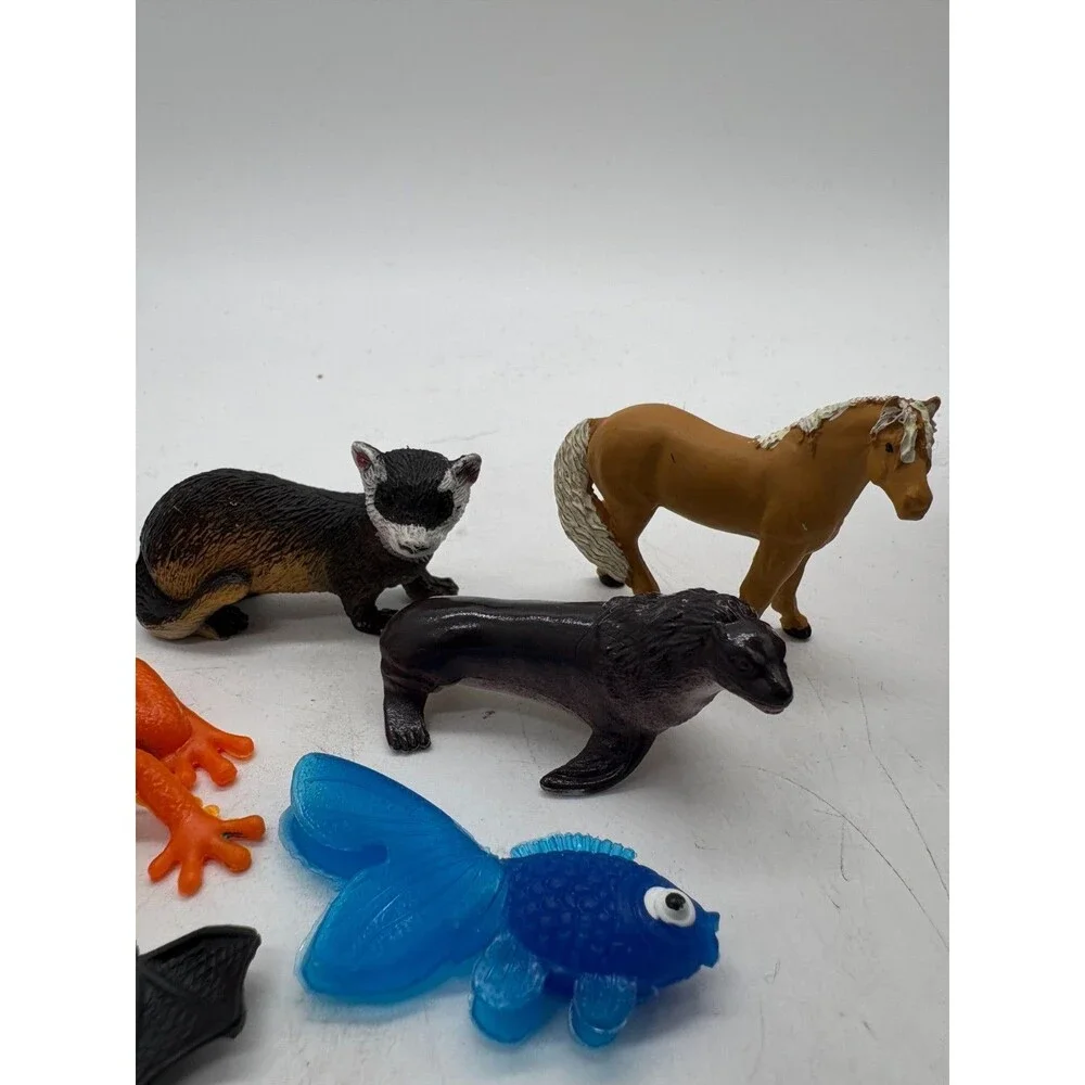 Lot of 7 Mini Animal Figures Horse Raccoon Bat Fish Frog Duck Plastic Toy